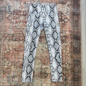 Noli Snake Print Leggings - Black and White